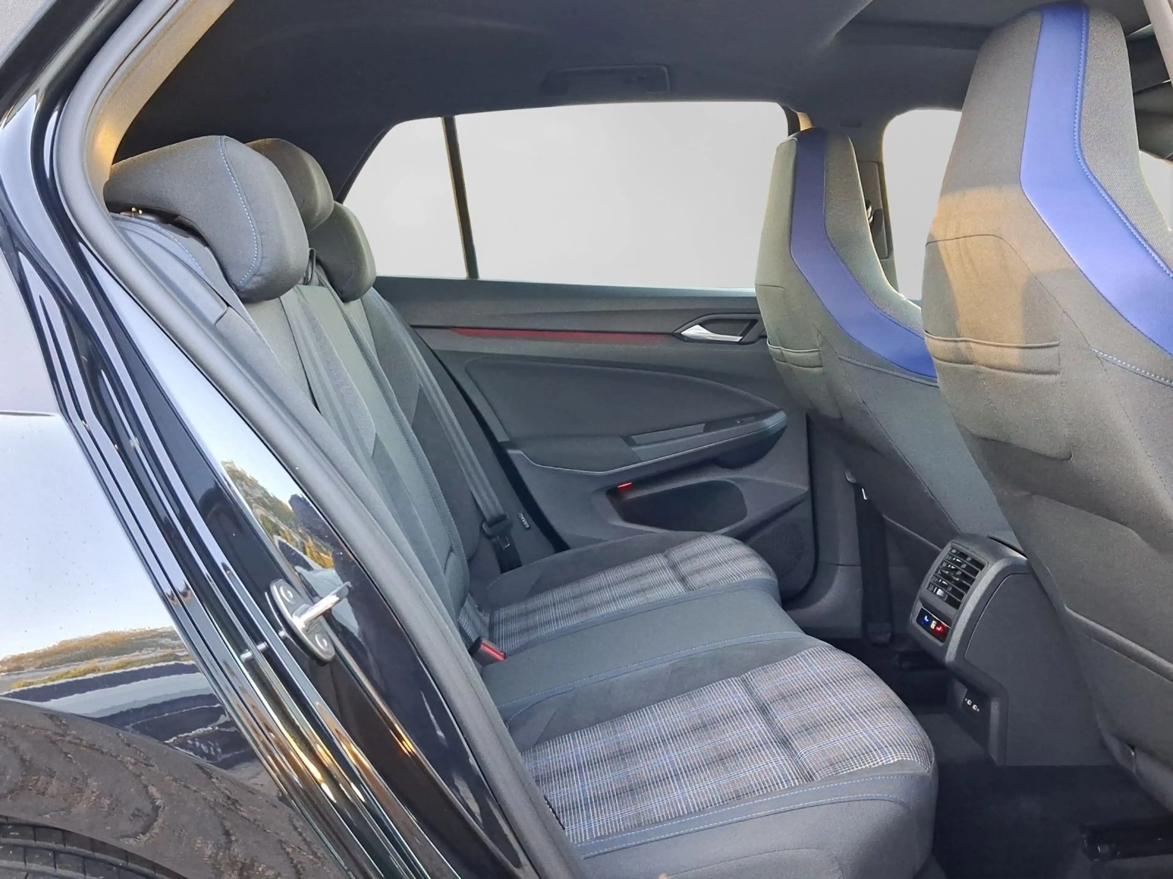 Volkswagen Golf GTE GTE MATRIX AHK PANO HuD PRIVACY — photo 6