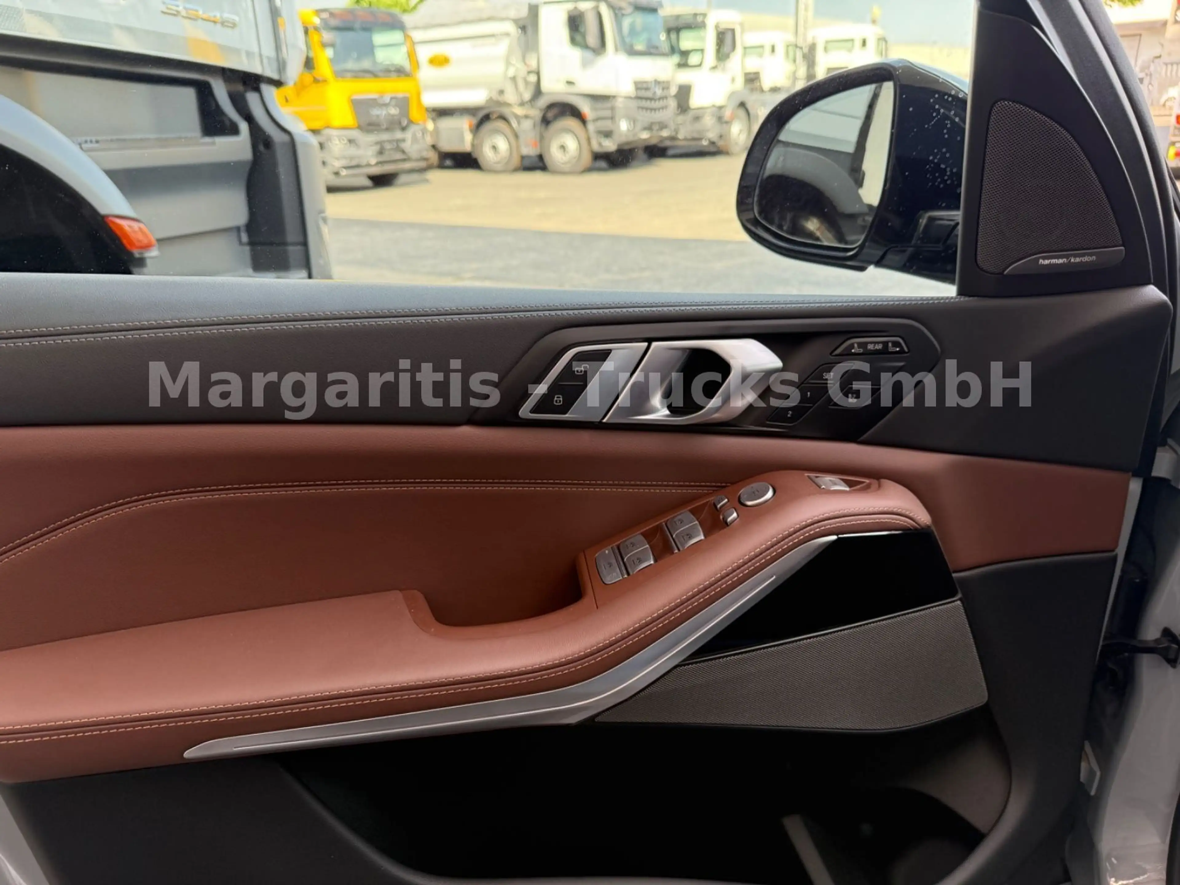 BMW X7 xDrive40d/MPaket/23"/PanoSky/Soft/Integral — photo 9