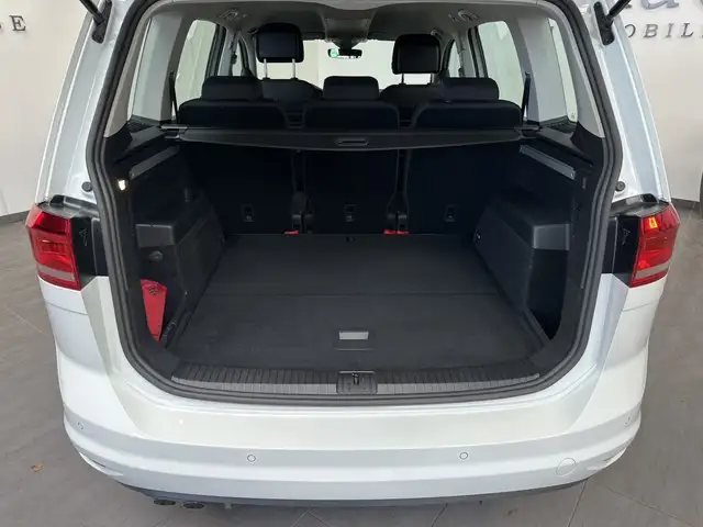 Volkswagen Touran view 8