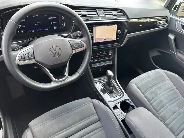 Volkswagen Touran view 9