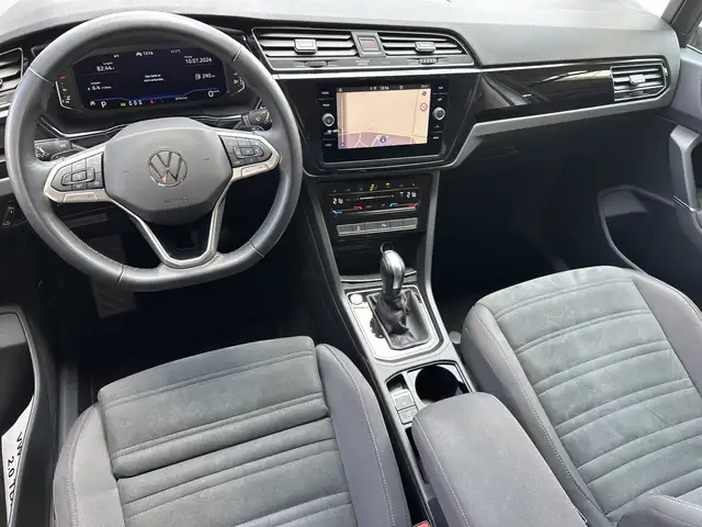 Volkswagen Touran view 12