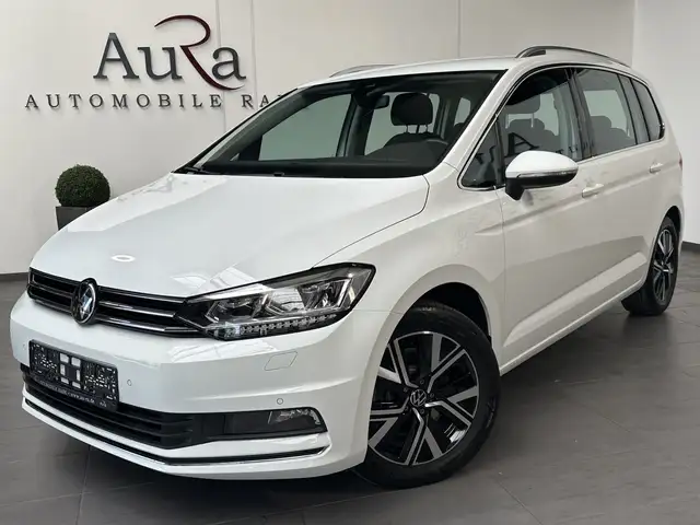 Volkswagen Touran view 2