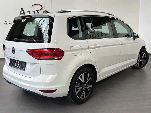 Volkswagen Touran view 4