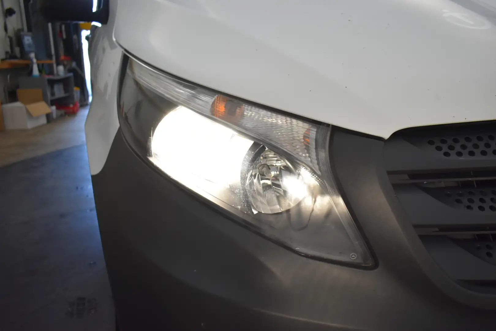 Mercedes-Benz Vito Tourer 109 BlueTEC Base Extra Lang 2+2+2+3 € 18240 Weiß - 2