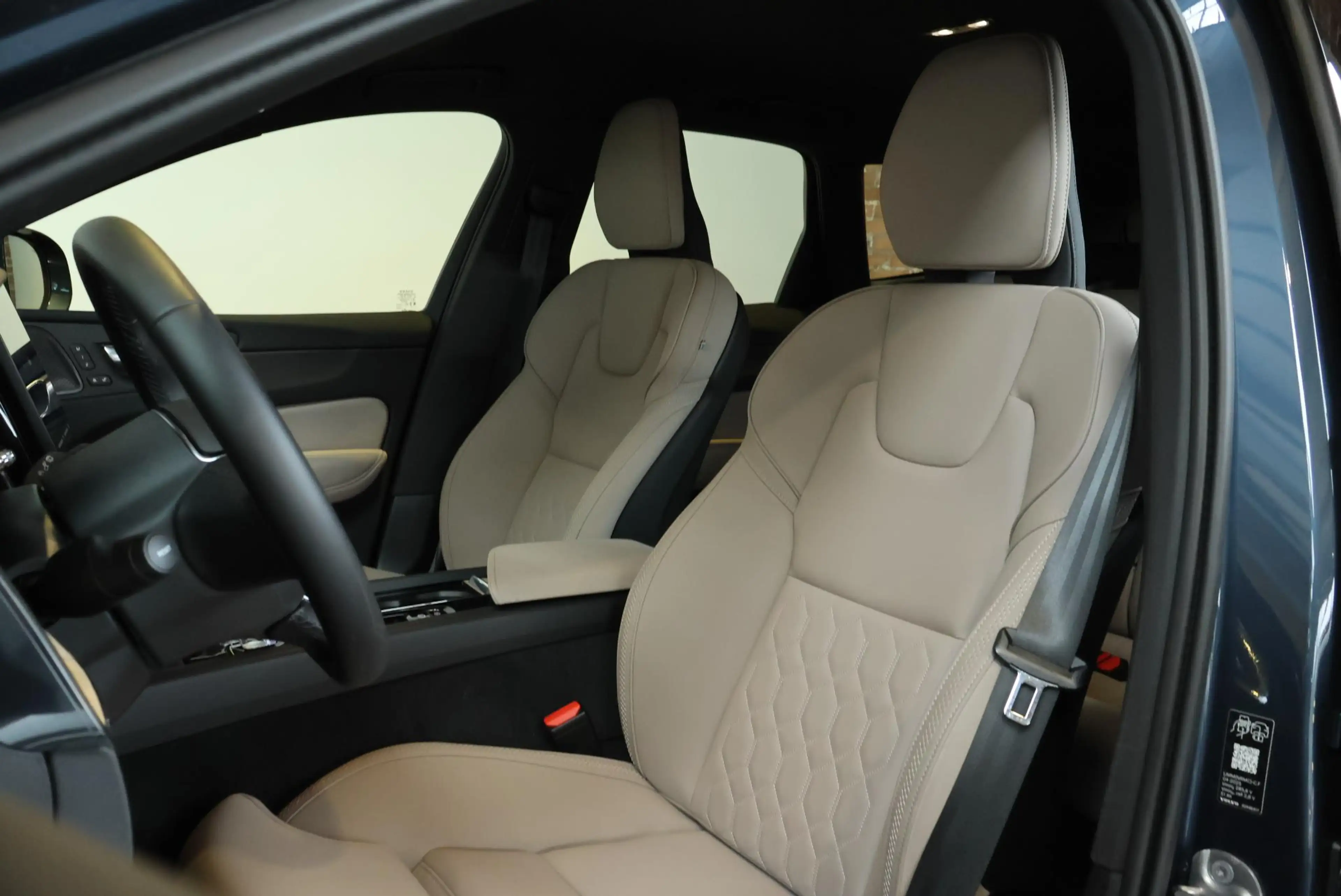 Volvo XC60 T6 Plug-in hybrid AWD Plus Bright | Nieuw model | — photo 10