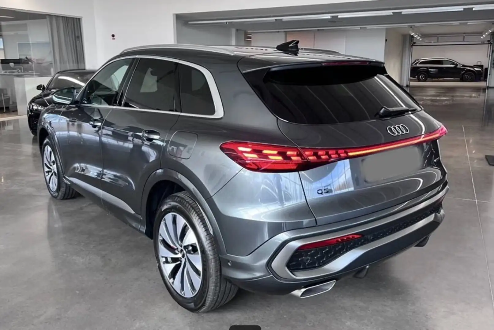 Audi Q5 2.0 e-hybrid quattro S-Line*AHK Grau - 2