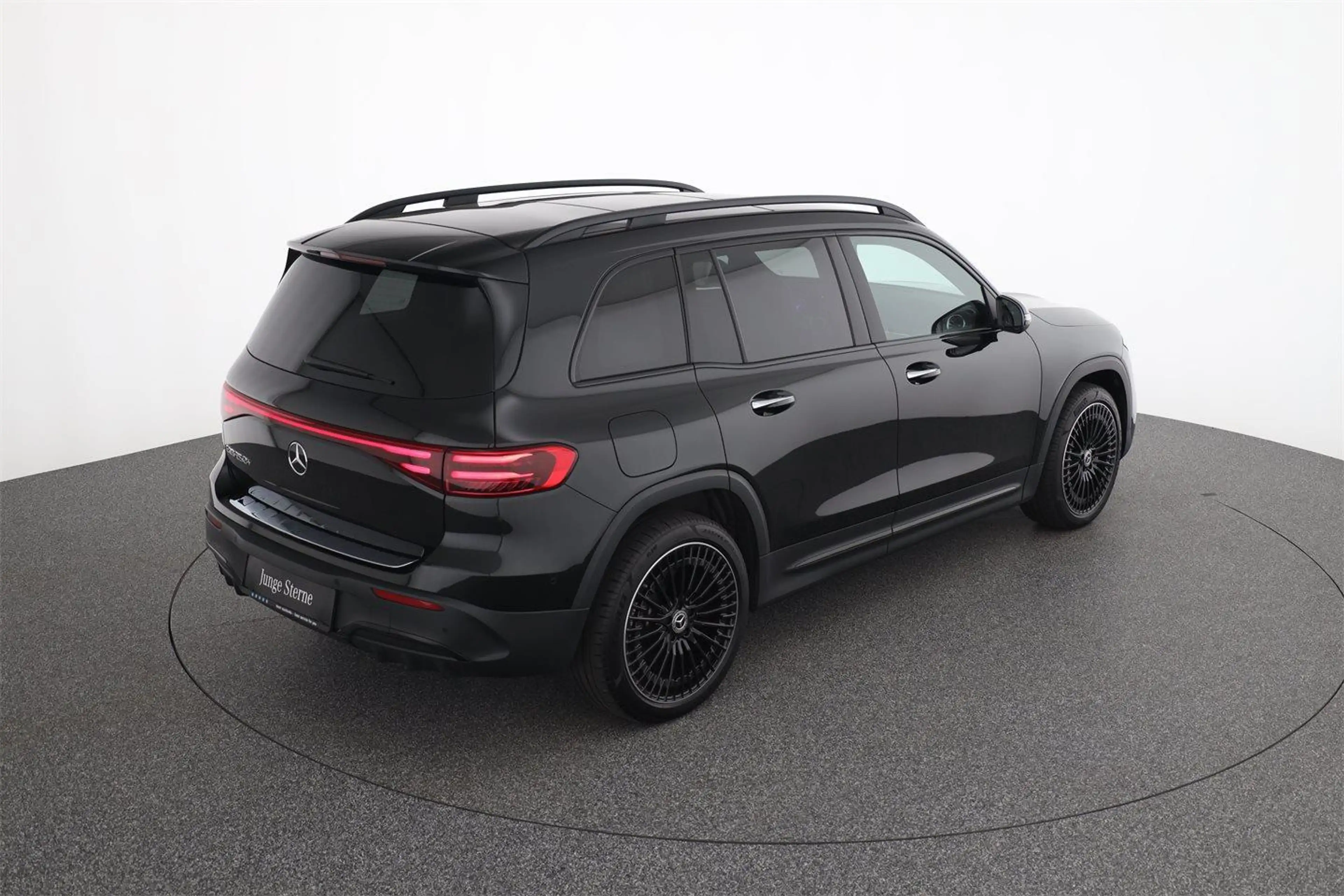 Mercedes-Benz EQB 250 + AMG Line AHK DistronicPlus Burmester — photo 5