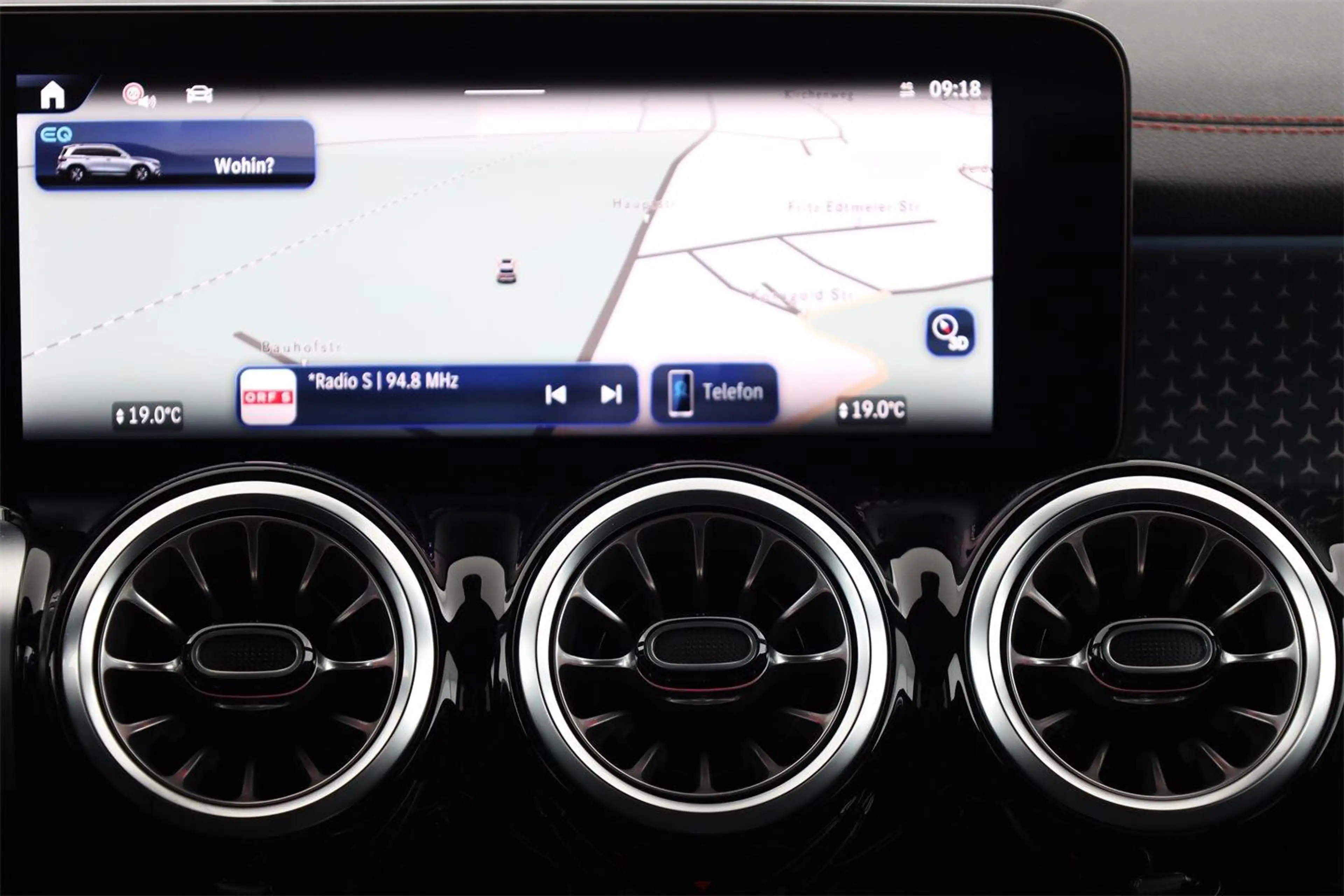 Mercedes-Benz EQB 250 + AMG Line AHK DistronicPlus Burmester — photo 15