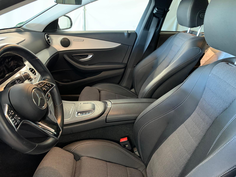 Mercedes-Benz E 220 E220 4Matic Avantgarde Distronic+ Glasdach Leder — photo 9
