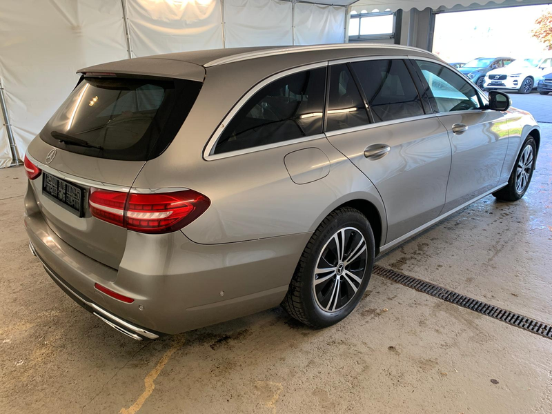 Mercedes-Benz E 220 E220 4Matic Avantgarde Distronic+ Glasdach Leder — photo 5