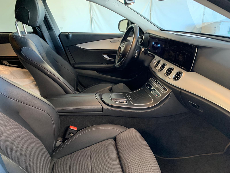Mercedes-Benz E 220 E220 4Matic Avantgarde Distronic+ Glasdach Leder — photo 3