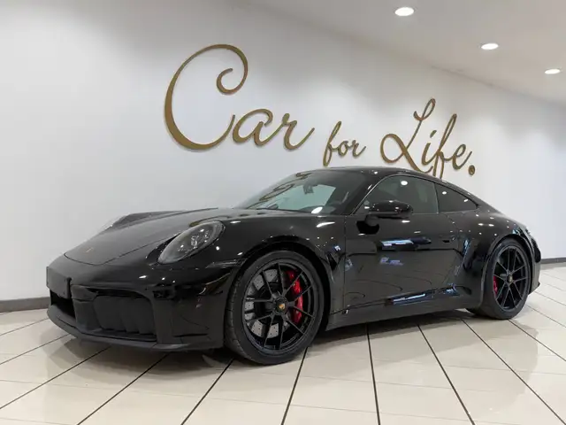 Porsche 911 view 5