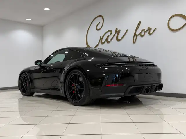 Porsche 911 view 13