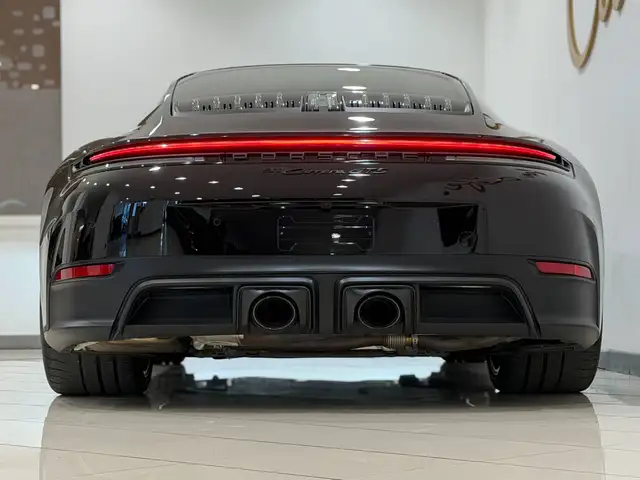 Porsche 911 view 19