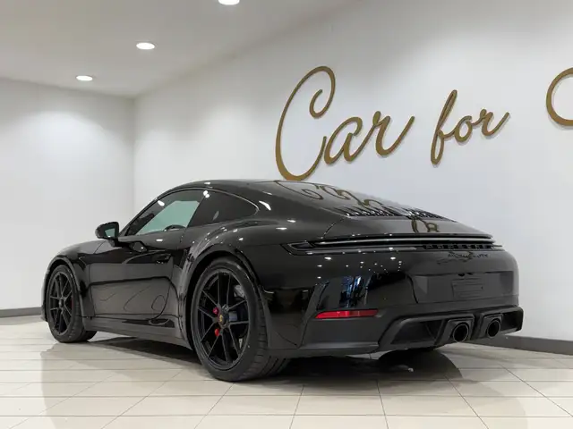 Porsche 911 view 16