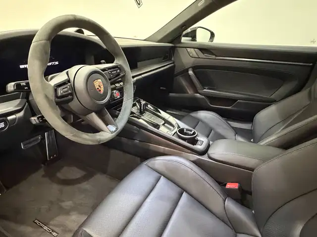Porsche 911 view 23
