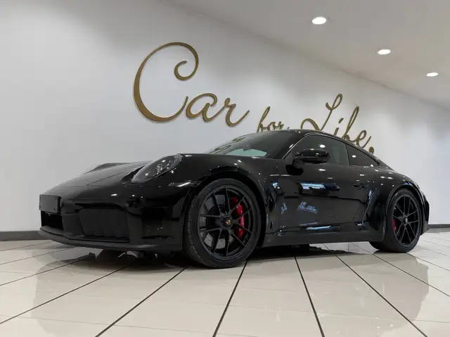 Porsche 911 view 7