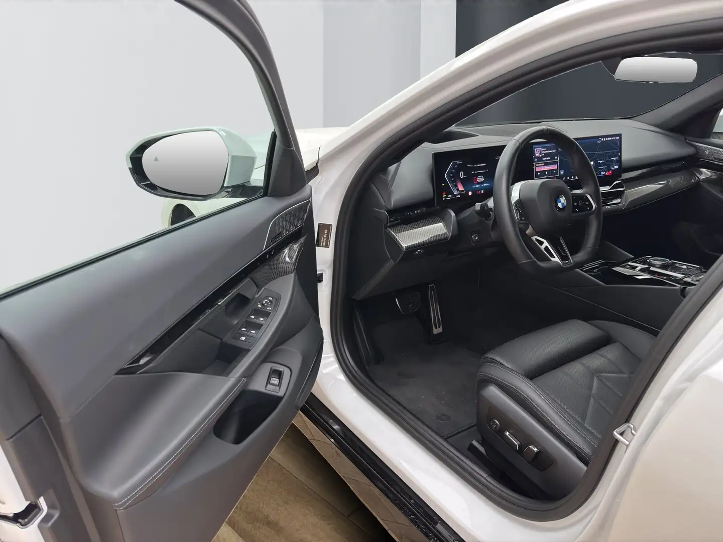 BMW 540 d xDrive Touring [M Sport, B&W Sound, AHK] Weiß - 2