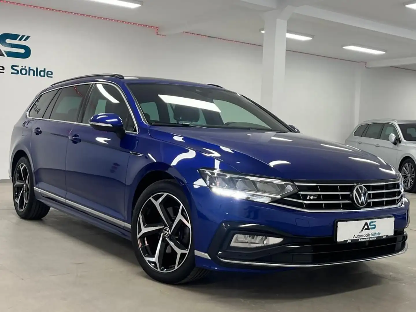 Volkswagen Passat 2.0 TDi R-line DSG Navi/Leder/LED/AHK/Kam Blau - 1