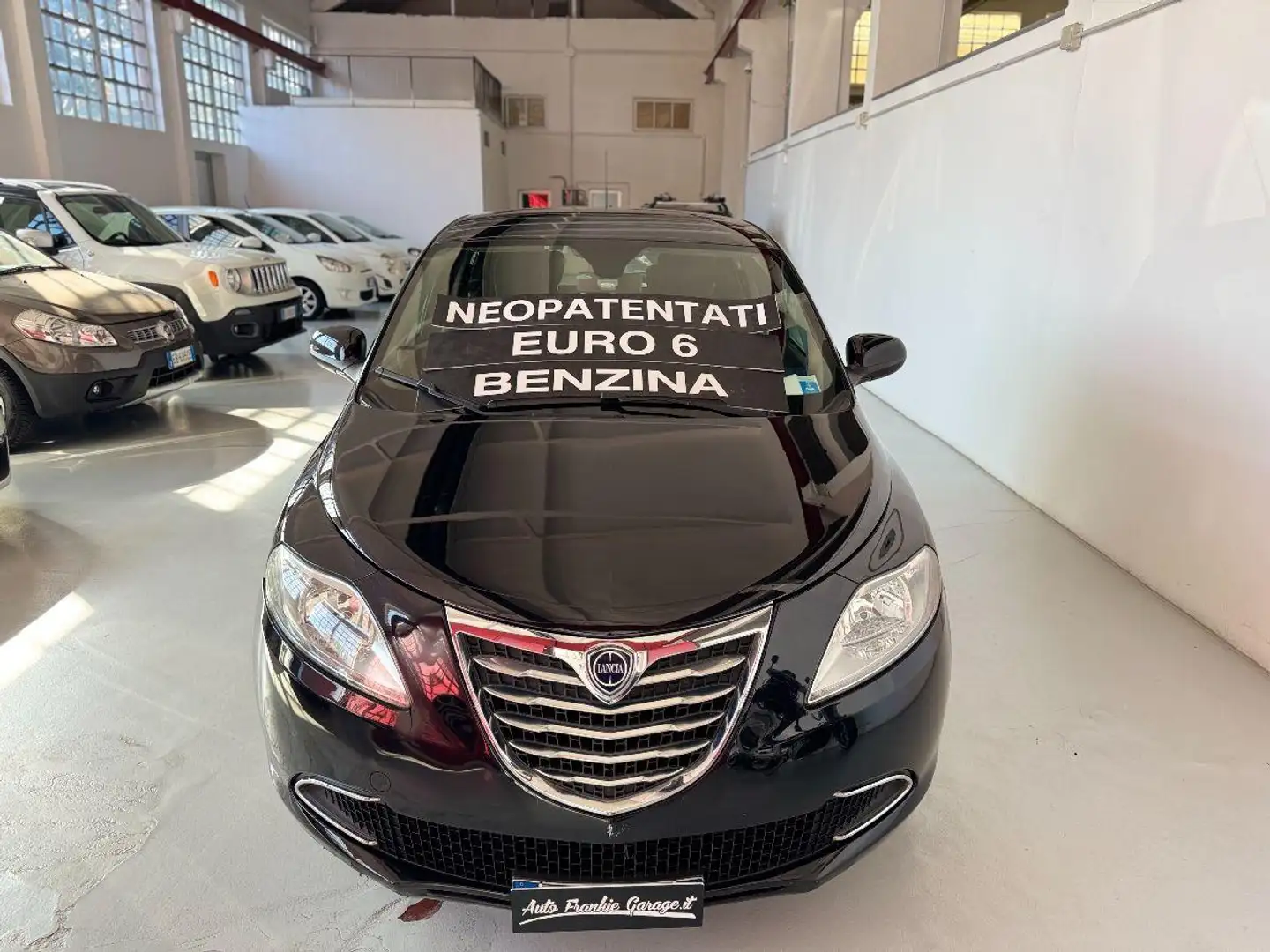 Lancia Ypsilon 1.2 69 CV 5 porte S&S Platinum Nero - 2