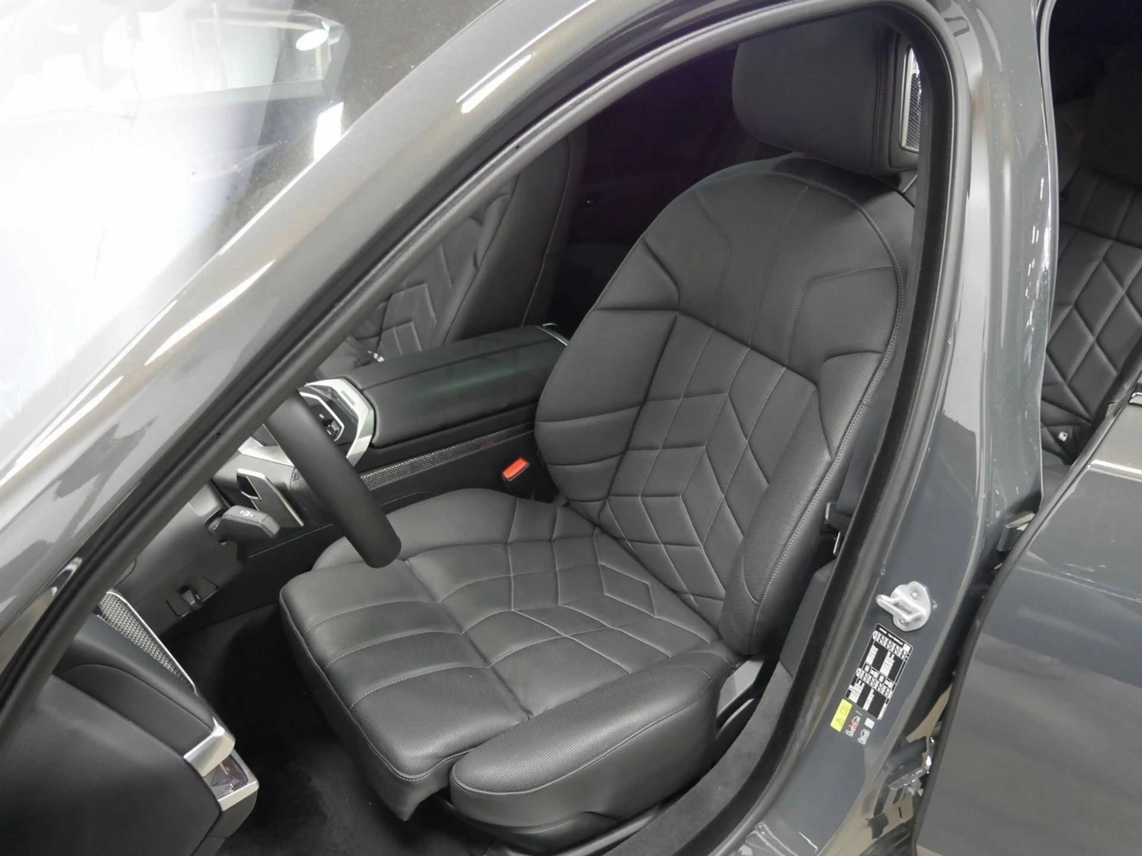 BMW i7 xDrive60 Limo M Sport Pro || AHK Autobahnass — photo 4