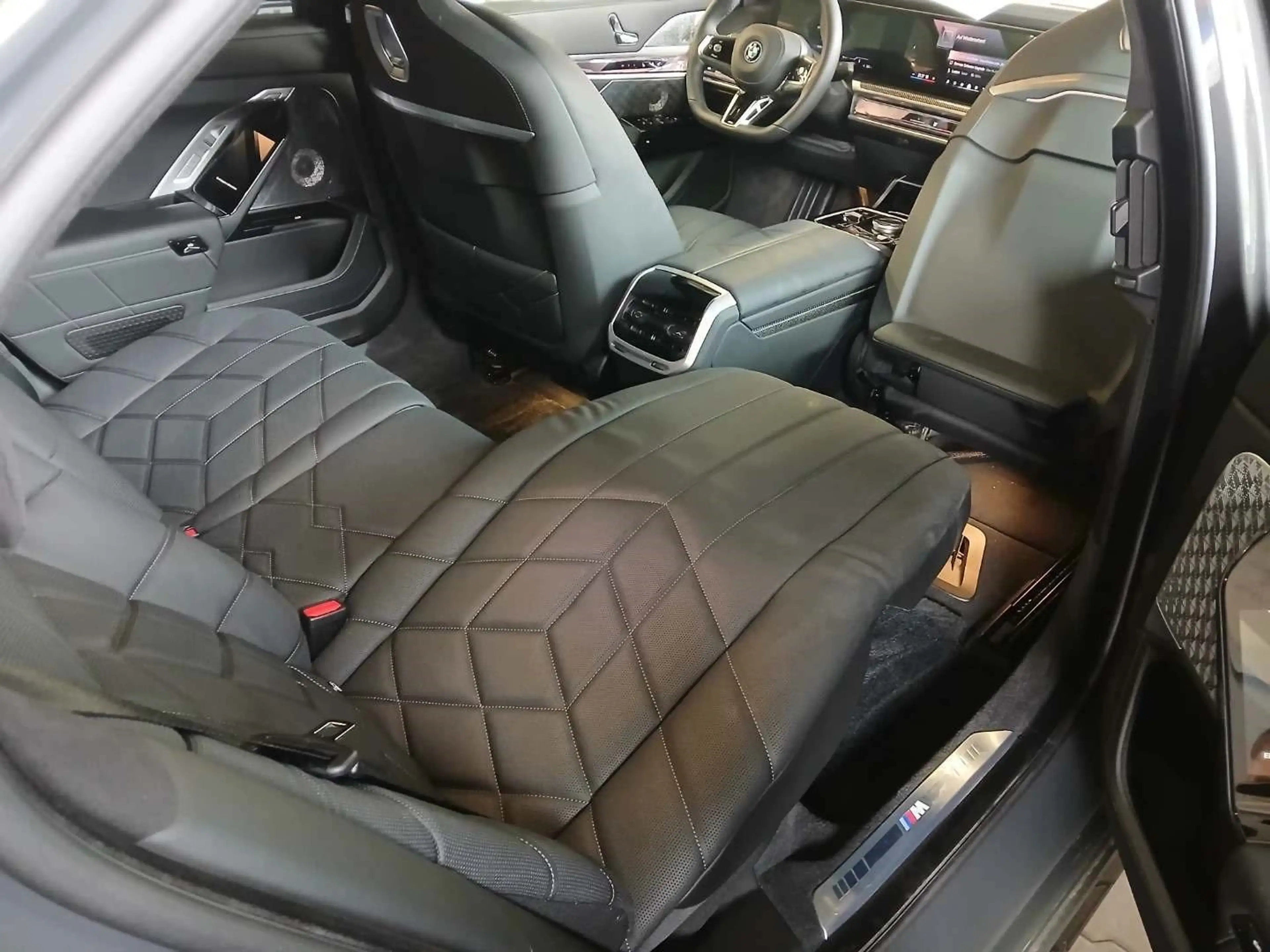 BMW i7 xDrive60 Limo M Sport Pro || AHK Autobahnass — photo 14