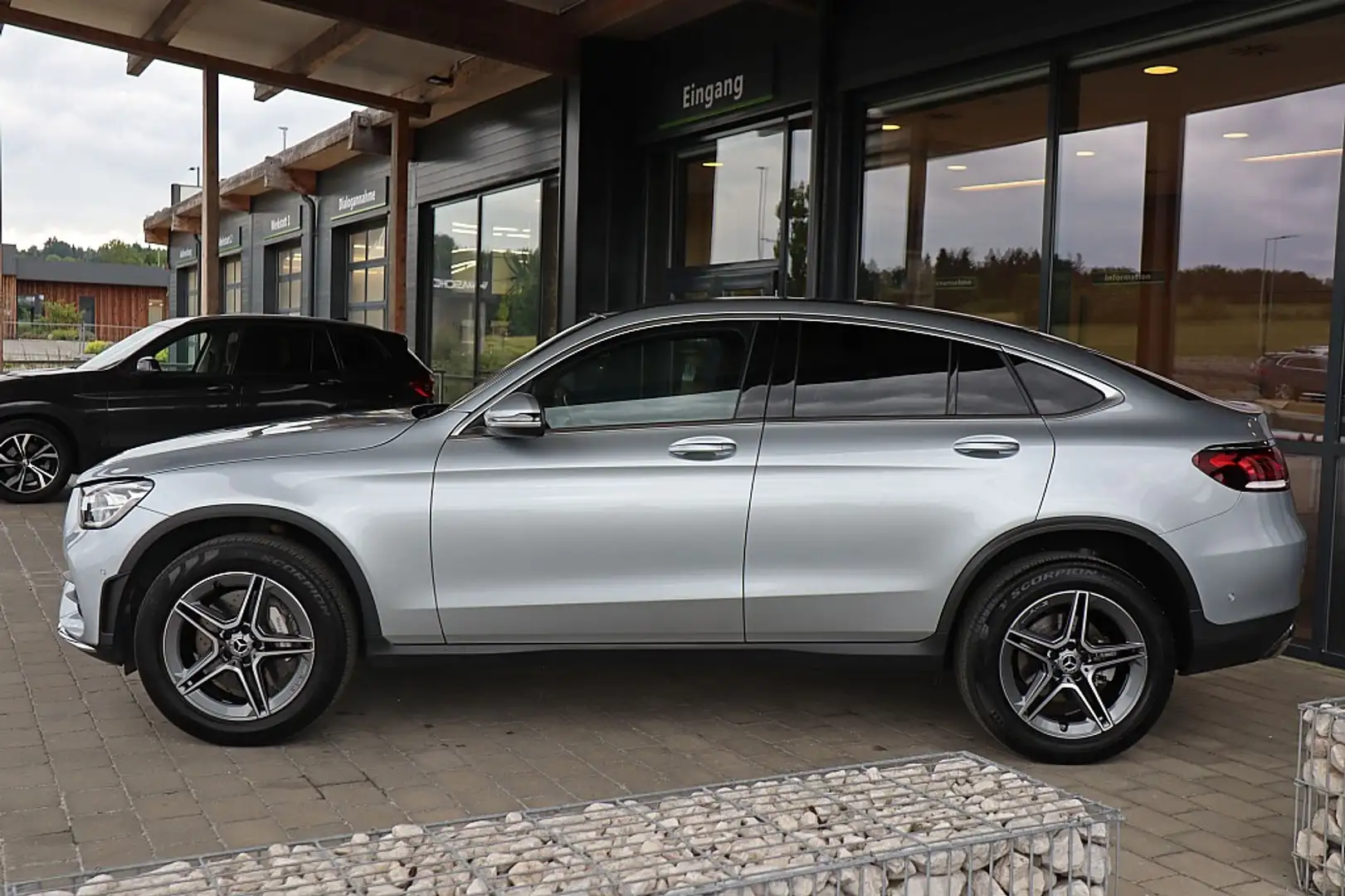 Mercedes-Benz GLC 300 e PHEV Coupé 4Matic AMG ACC, AHK elektr., LED, ... Silber - 2