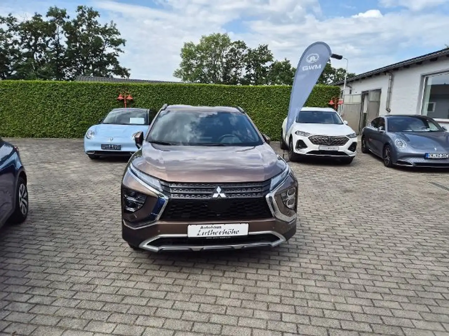 Mitsubishi Eclipse Cross Plug-in Hybrid PLUS 2.4 MIVEC 4WD Brązowy - 2