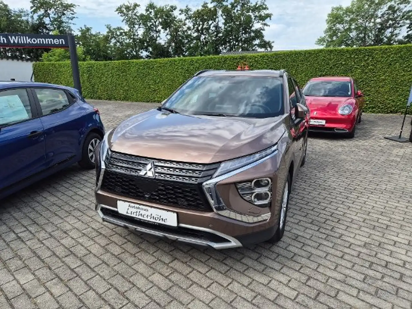 Mitsubishi Eclipse Cross Plug-in Hybrid PLUS 2.4 MIVEC 4WD Brązowy - 1