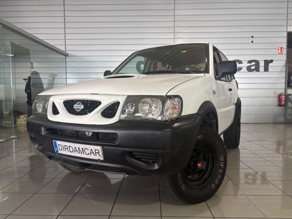 Nissan Terrano 2.7 TDi Comfort - foto 1