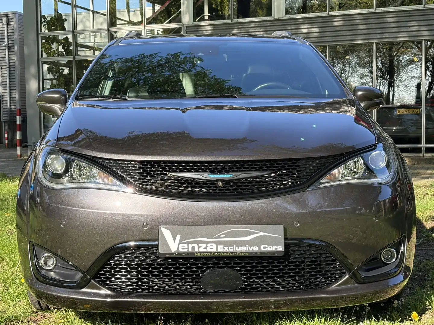 Chrysler Pacifica 3.6 Plug-in Hybride LIMITED S Šedá - 2