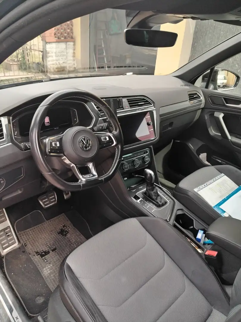 Volkswagen Tiguan Tiguan II 2.0 tdi Advanced R-Line  150cv dsg crna - 2