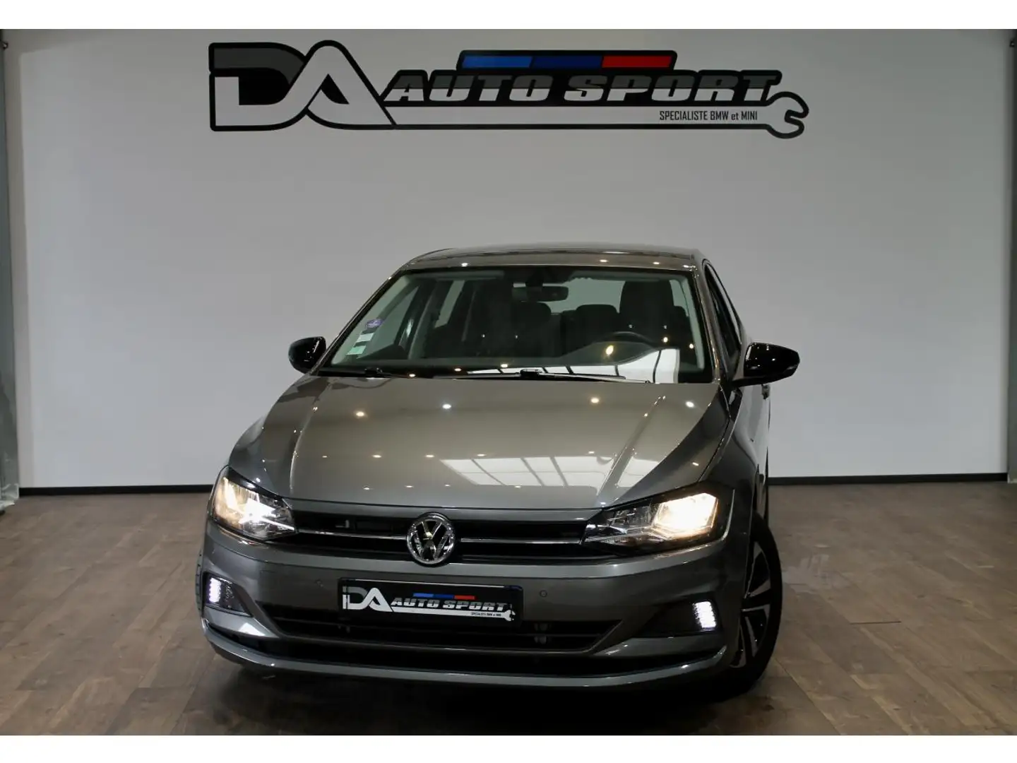 Volkswagen Polo Polo 1.0 TSI - 95 - BV DSG 7  VI AW IQ.Drive Gris - 1