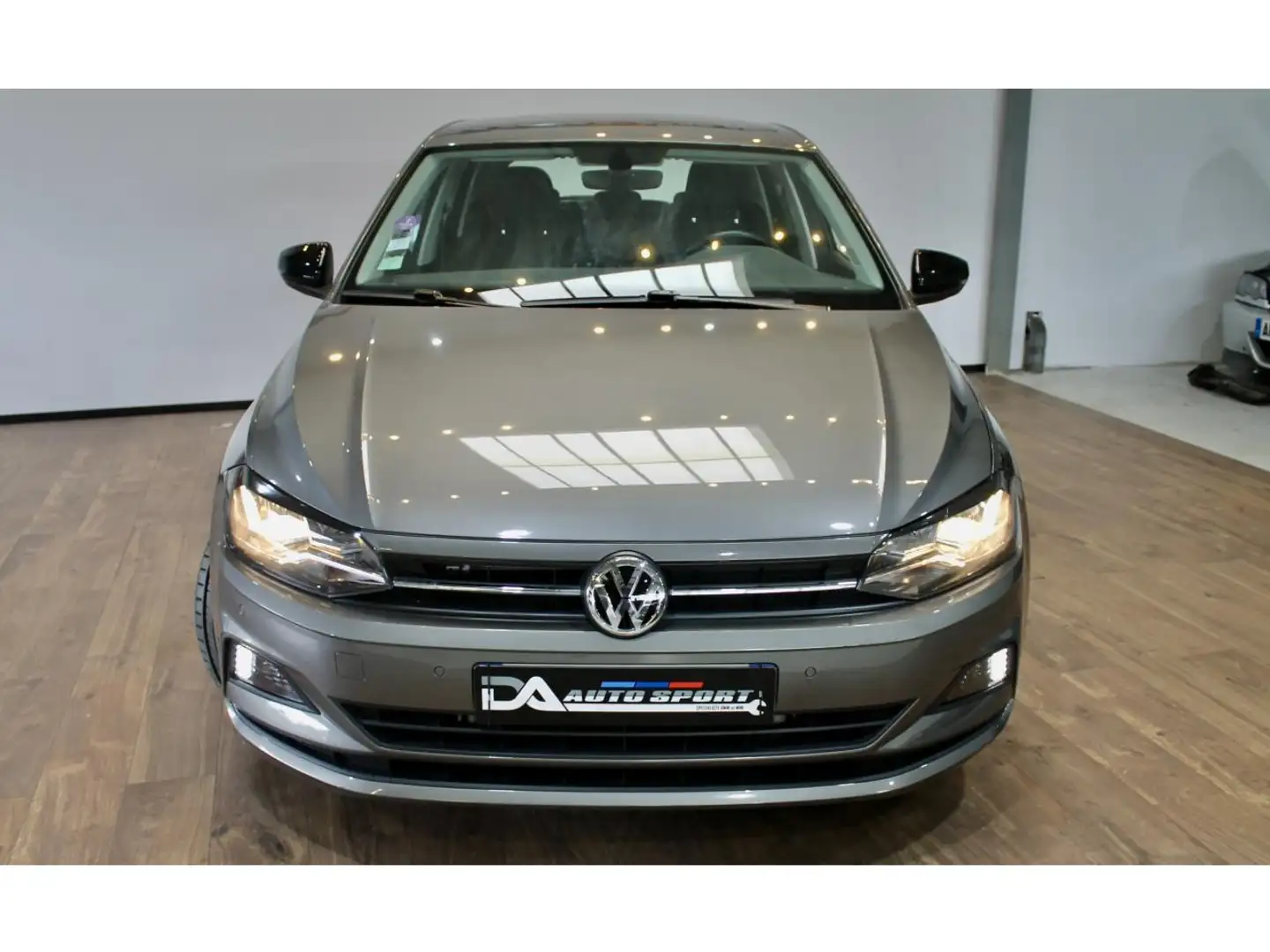 Volkswagen Polo Polo 1.0 TSI - 95 - BV DSG 7  VI AW IQ.Drive Gris - 2