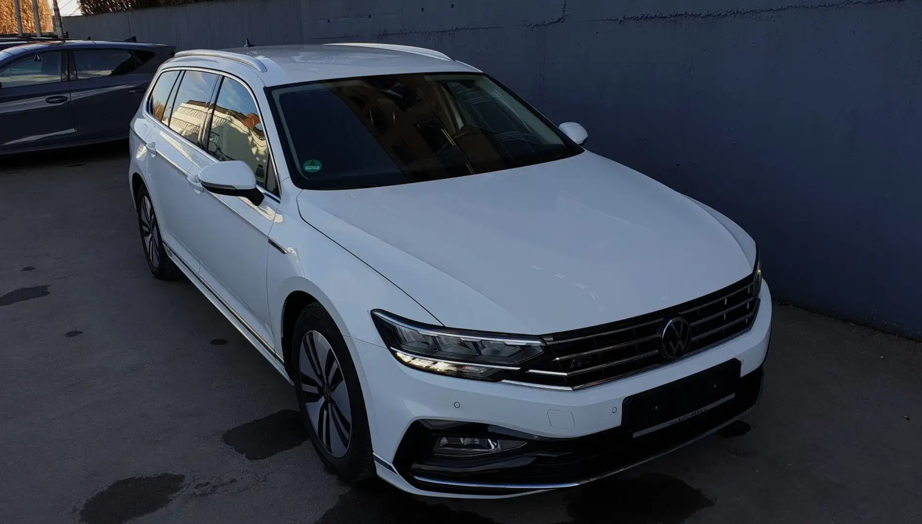 Volkswagen Passat Variant Passat Var 2.0 TDI DSG R line Virtual/Navi/AHK Weiß - 2