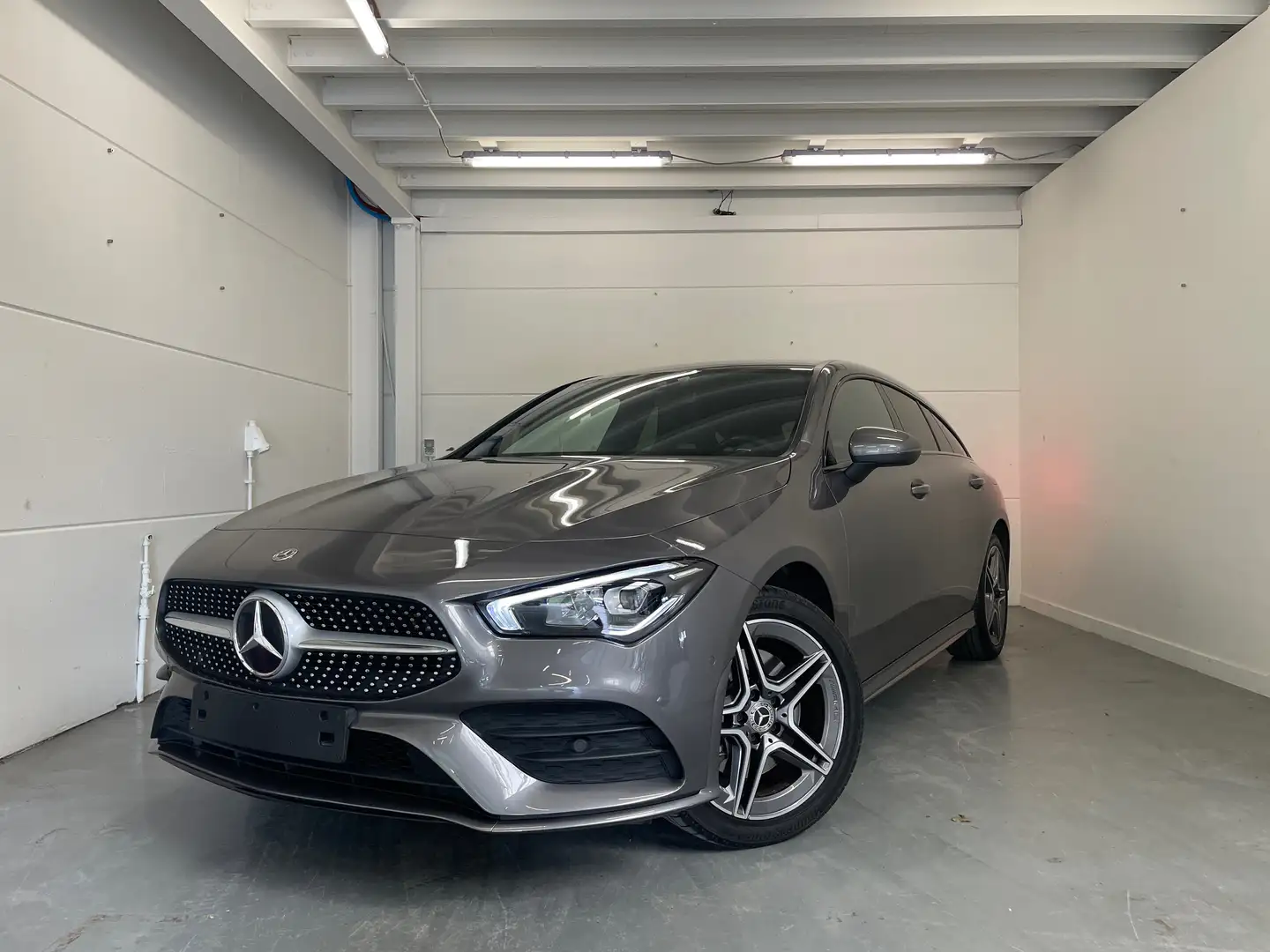 Mercedes-Benz CLA 250 CLA 250 e Shooting Brake 8G-DCT AMG Line Gris - 1