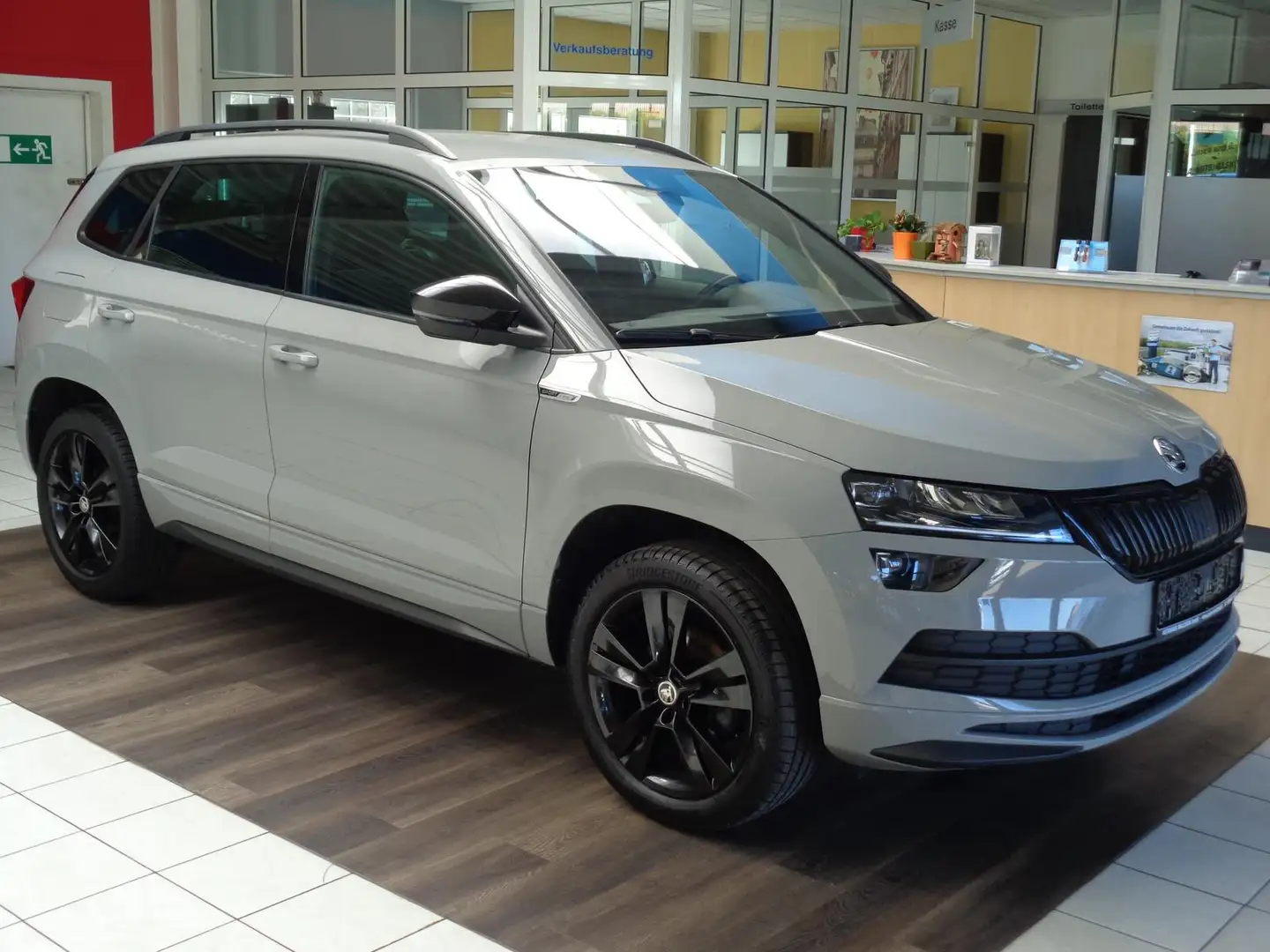 Skoda Karoq 1.5 TSI Sportline,ACC,LED,Navi,SHZ,elk.AHK Gris - 1