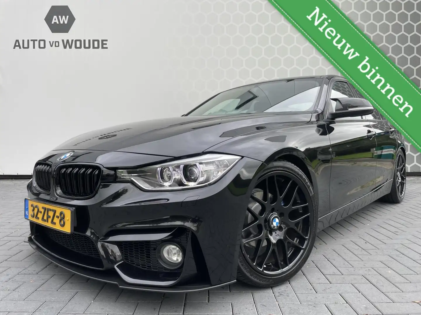 BMW 320 3-serie 320i M sport M pakket automaat Zwart - 1