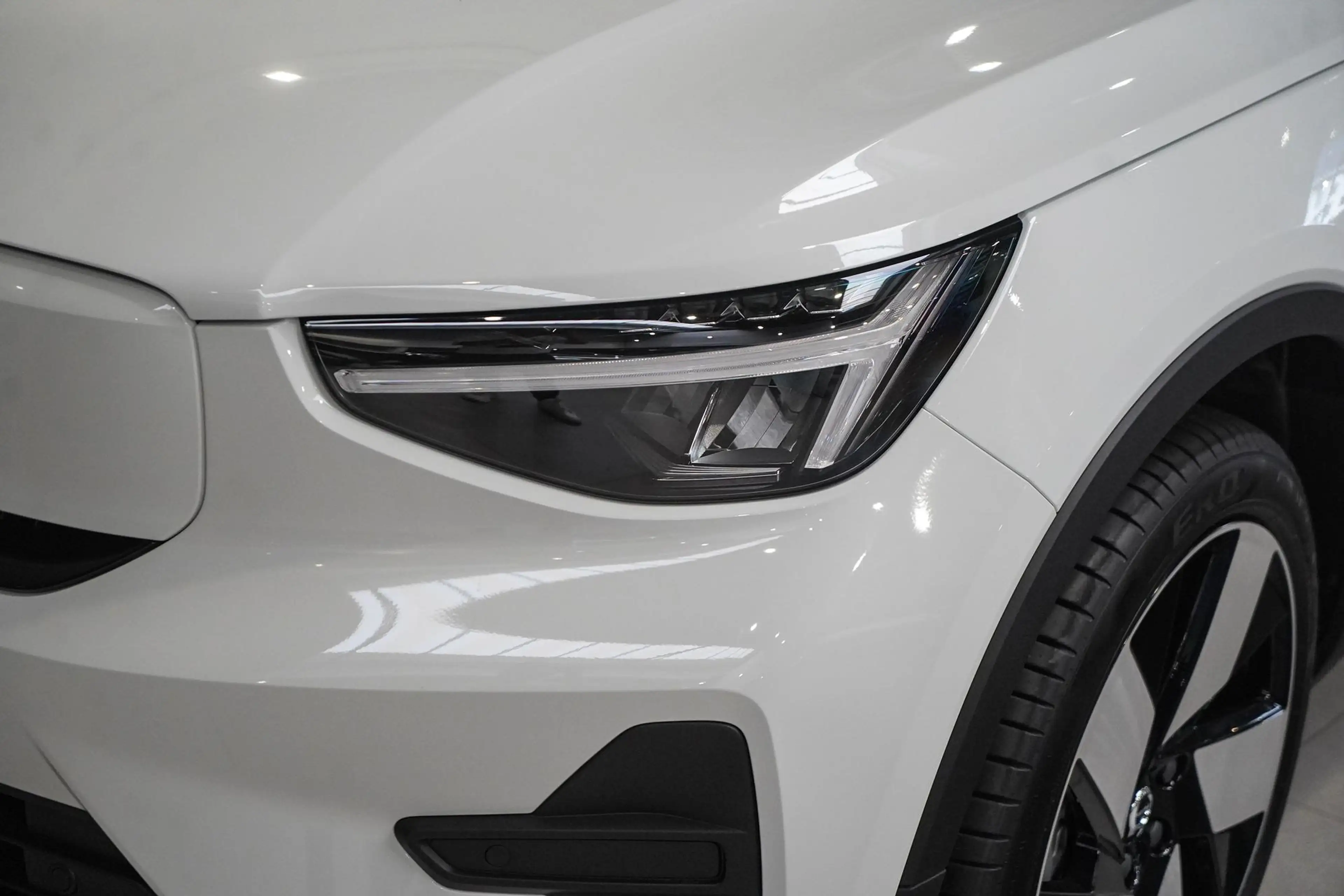 Volvo EX40 Single Motor Essential 70 kWh | 20 '' Inch Lichtme — photo 4