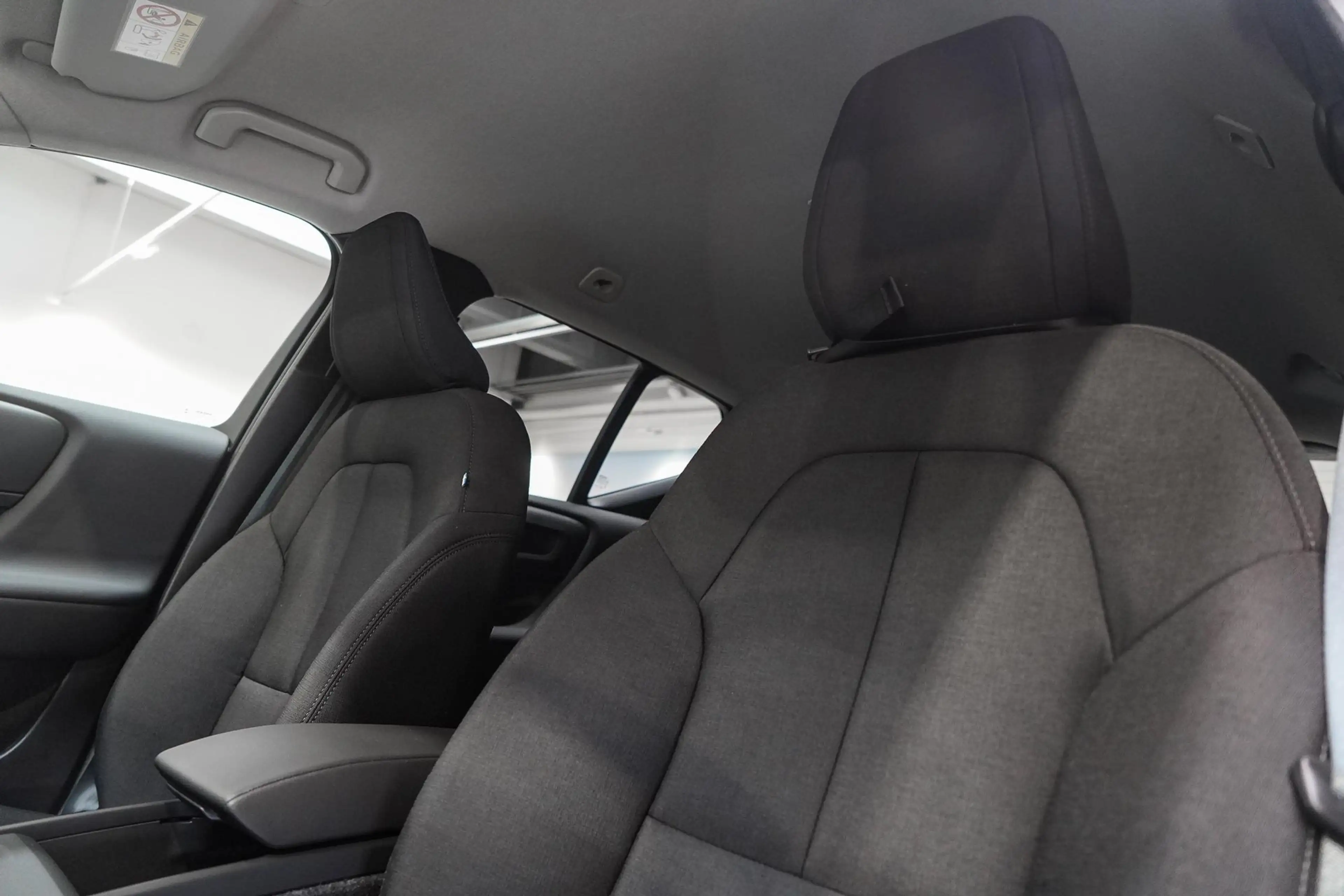 Volvo EX40 Single Motor Essential 70 kWh | 20 '' Inch Lichtme — photo 15