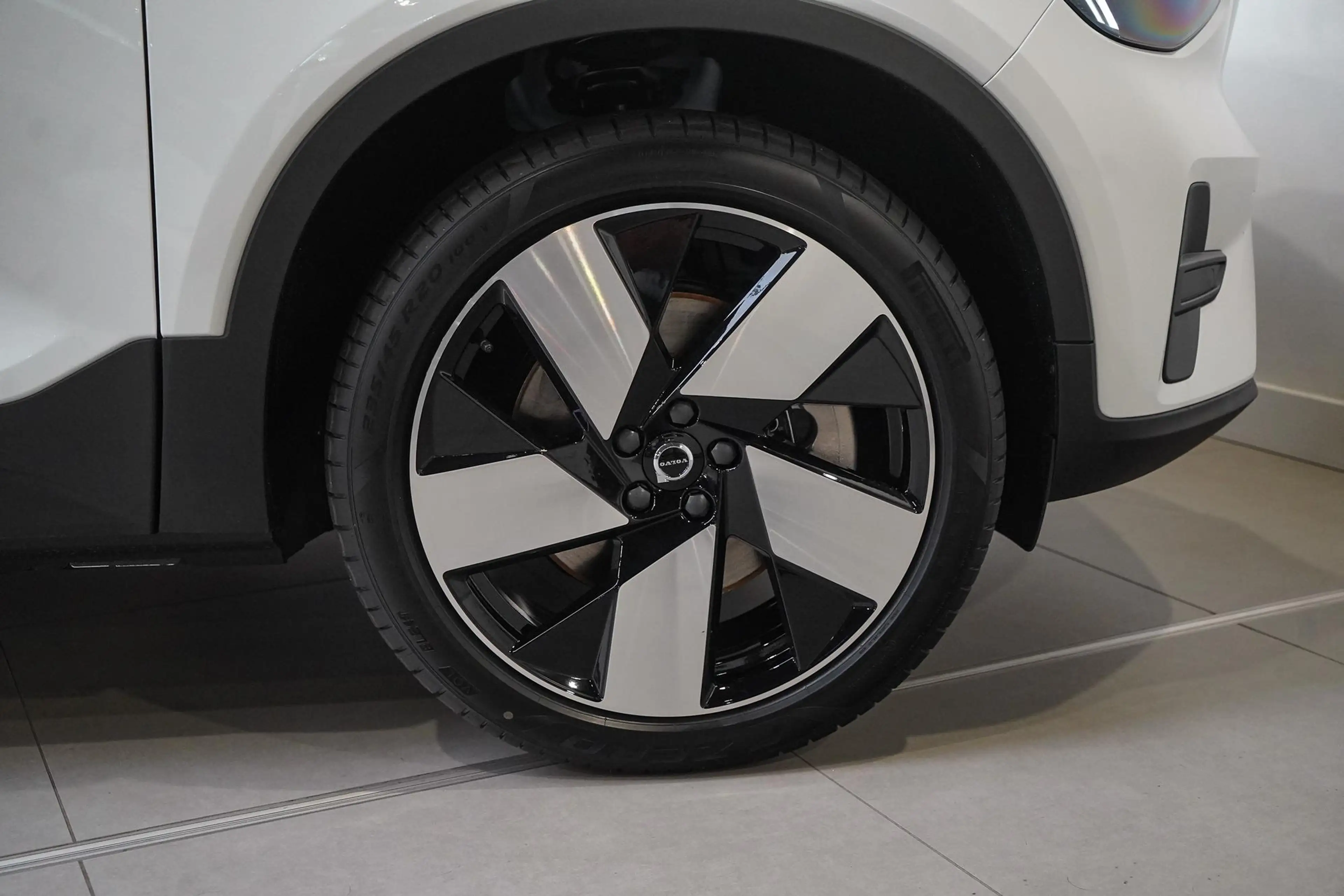Volvo EX40 Single Motor Essential 70 kWh | 20 '' Inch Lichtme — photo 7