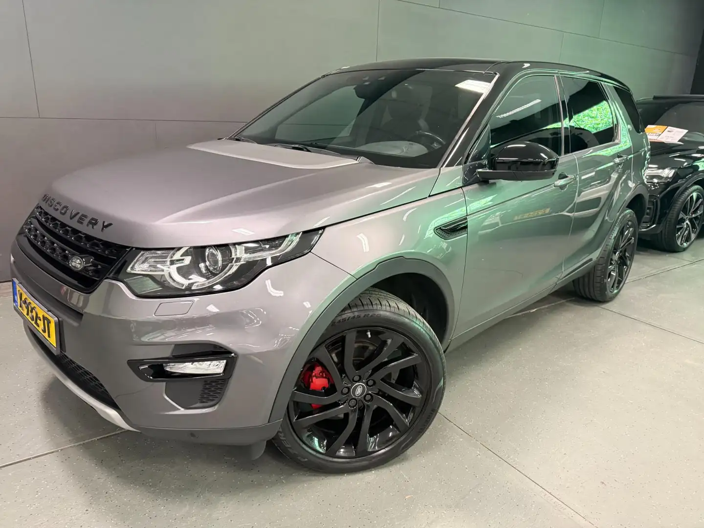 Land Rover Discovery Sport 2.0 Si4 4WD HSE Luxury 7p. PANO/NAVI/LED/LEDER/ECC Grijs - 2