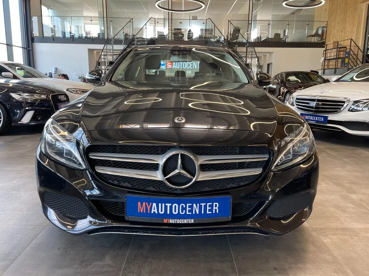 Mercedes-Benz C 180 C180 CGI Limousine Avantgarde*NAVI*LED*TEILLEDER crna - 2