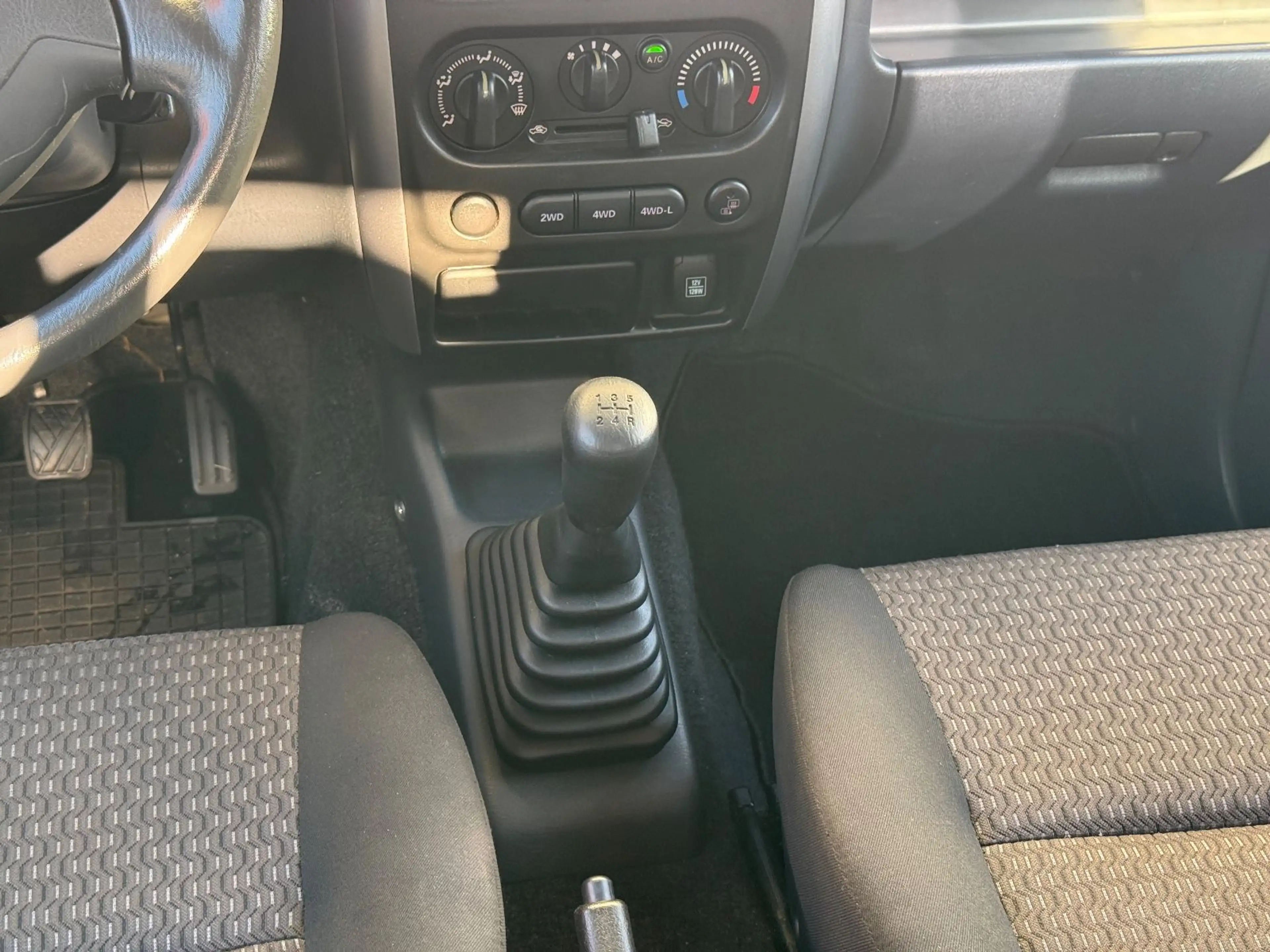 Suzuki Jimny 4x4 ALLRAD Klima TÜV NEU Chrom-Frontbügel — photo 14
