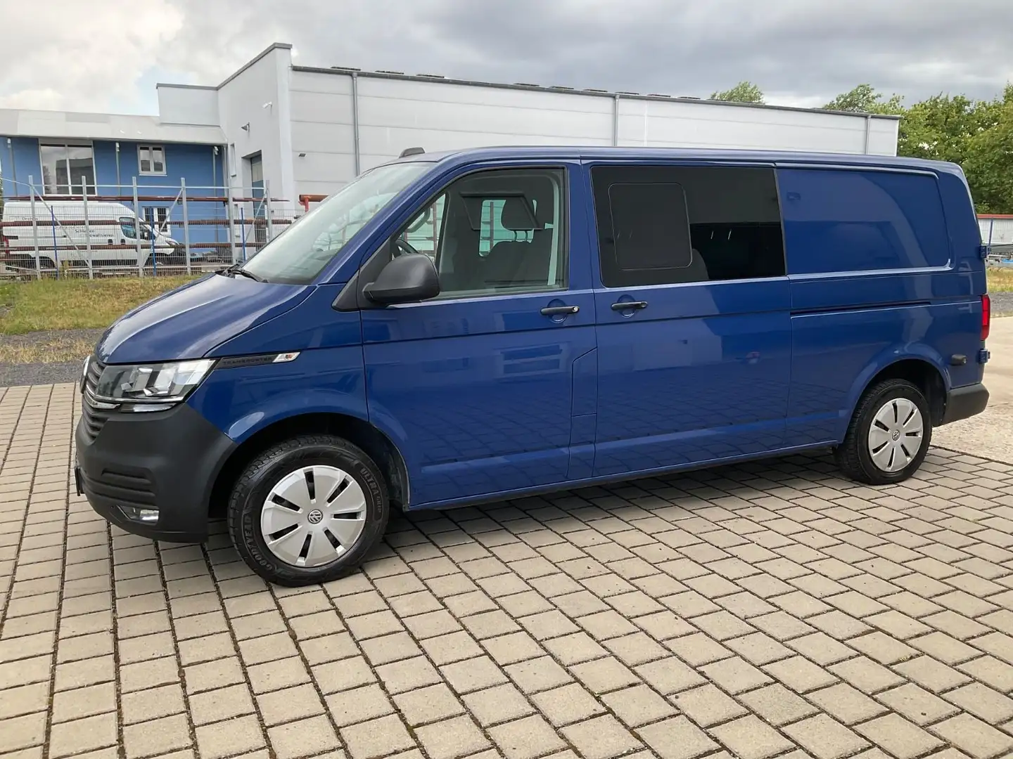Volkswagen T6 Kombi T6.1 Kombi lang LR+4M+5 Sitzer+Stand-Sitzhei+AHK Bleu - 1
