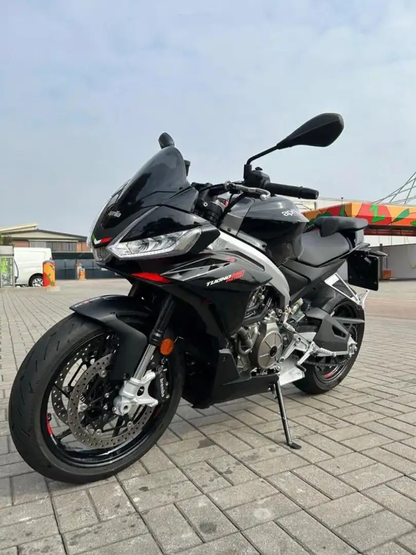 Aprilia Tuono Czarny - 1