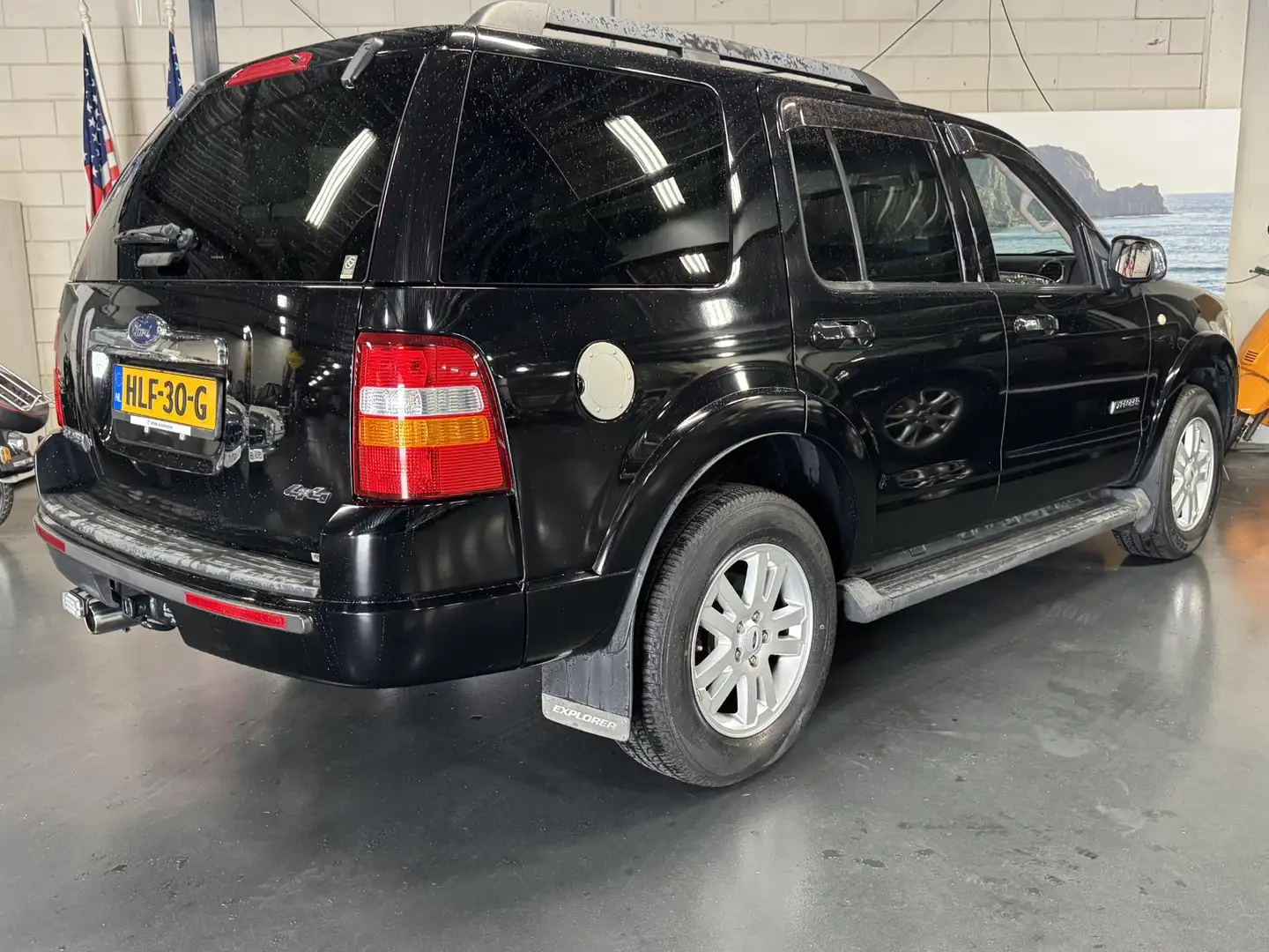 Ford Explorer 4.0-V6 AUTOMAAT/ YOUNGTIMER Zwart - 2