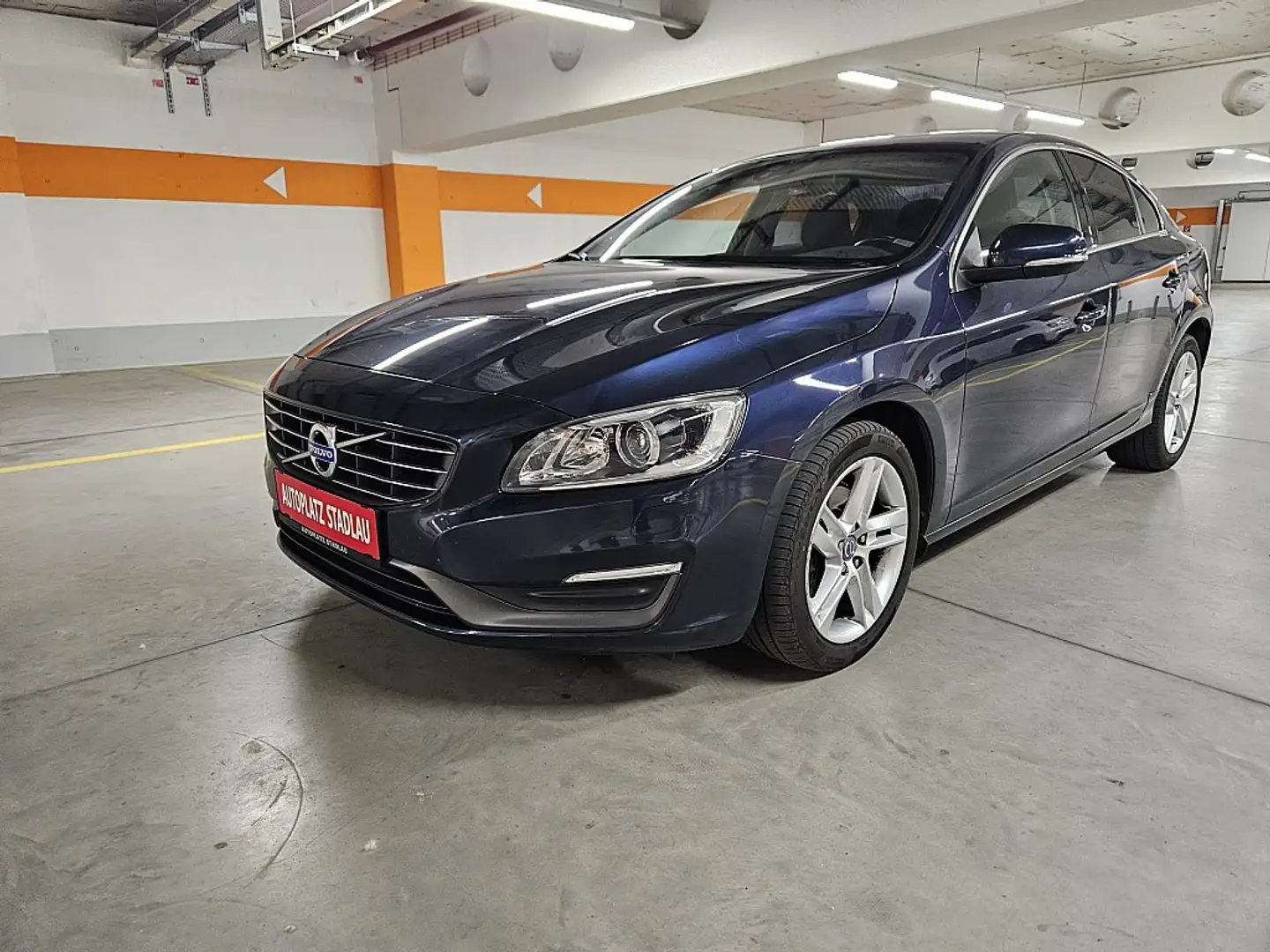 Volvo S60 D4 Momentum Geartronic Bleu - 1