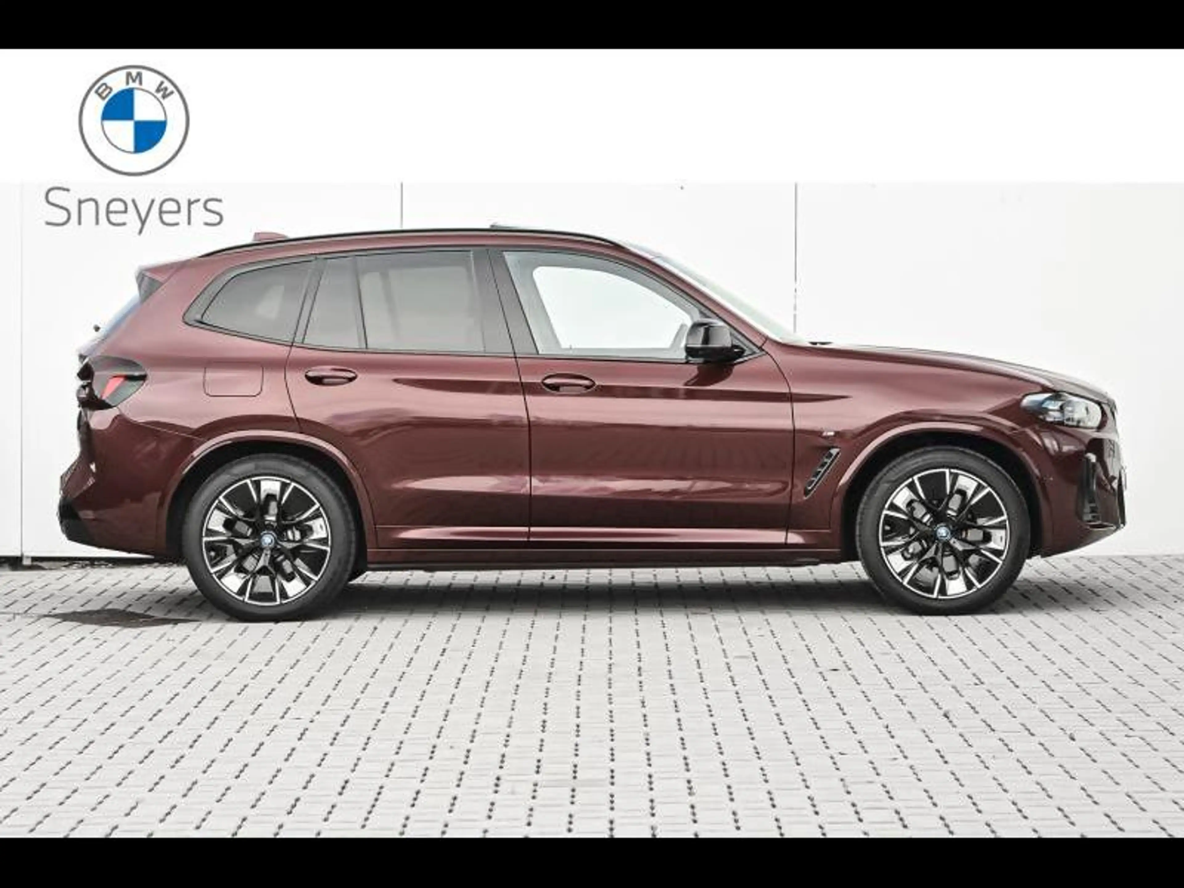 BMW iX3 Impressive — photo 3