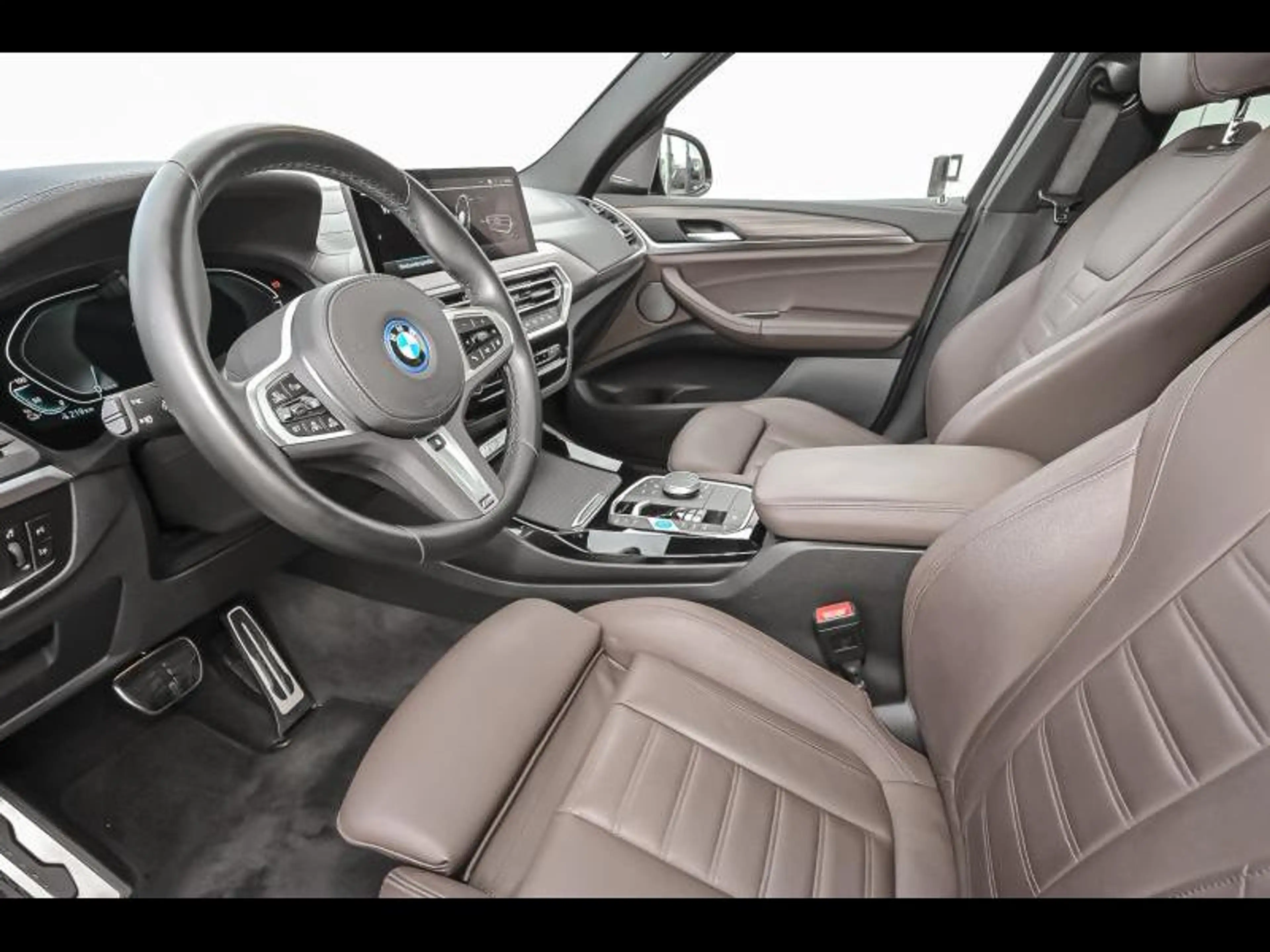 BMW iX3 Impressive — photo 6